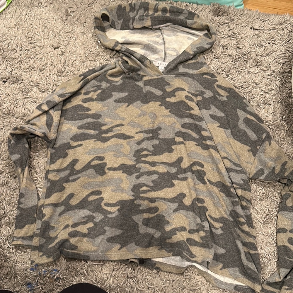 Women’s camouflage hooded sweater